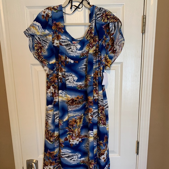 🌺 New with Tags Blue Hawaiian Dress from Hilo Hattie - Size 2X 🌺 - Picture 2 of 9